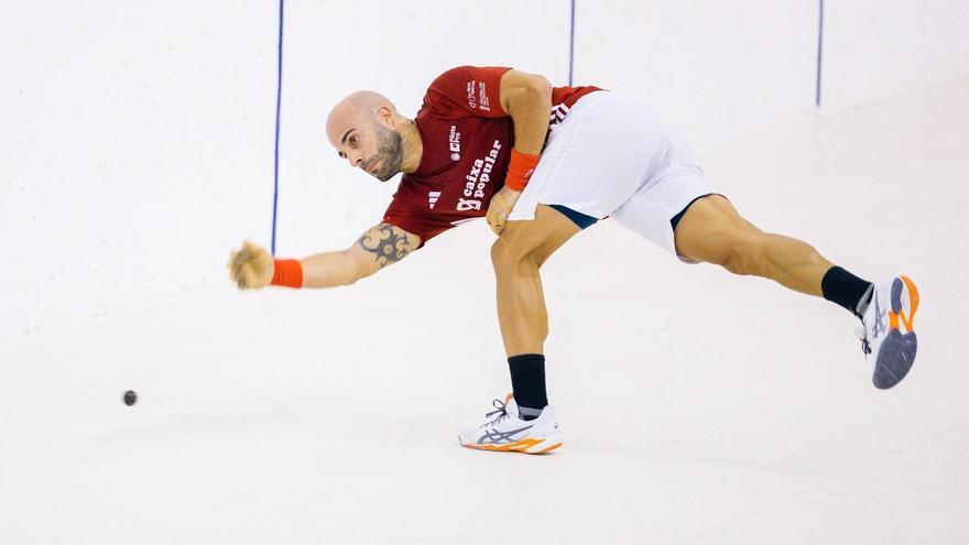 Brisca d'Oliva, en acció, durant una partida de campionat