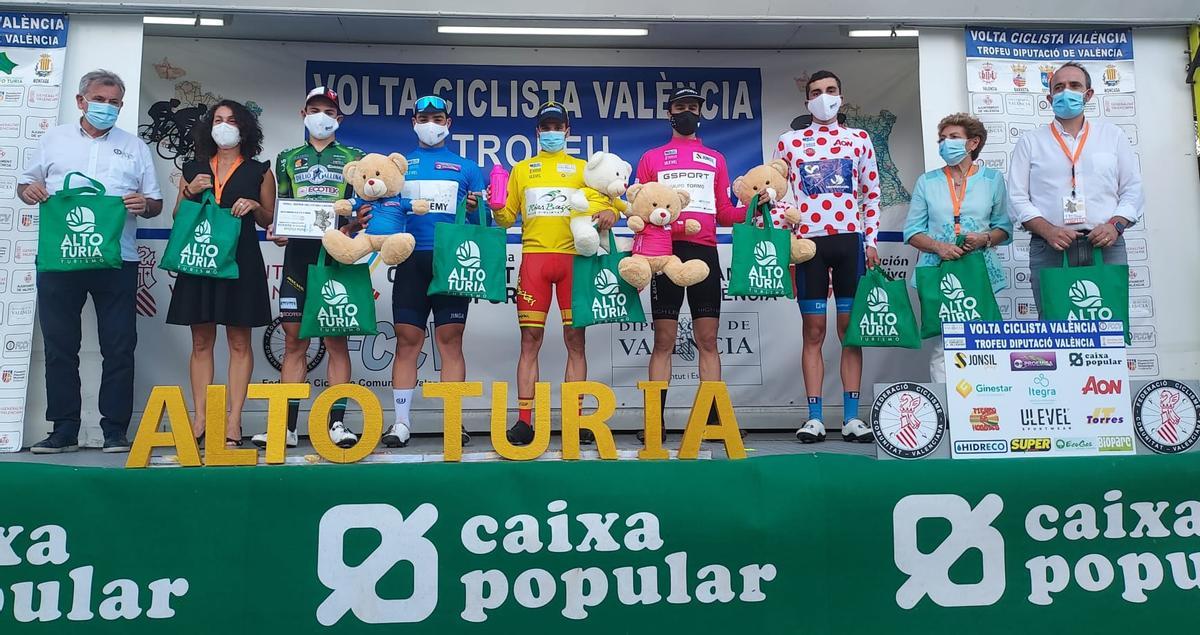 En la entrega de premios estuvieron Amadeo Olmos, presidente de la Federación Valenciana, el alcalde de Titaguas, Ramiro Rivera, y la Teniente Alcade, Irene Polo.