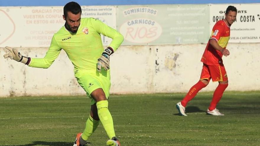 Juan Carlos y Edu Albacar, durante el partido en Torrevieja