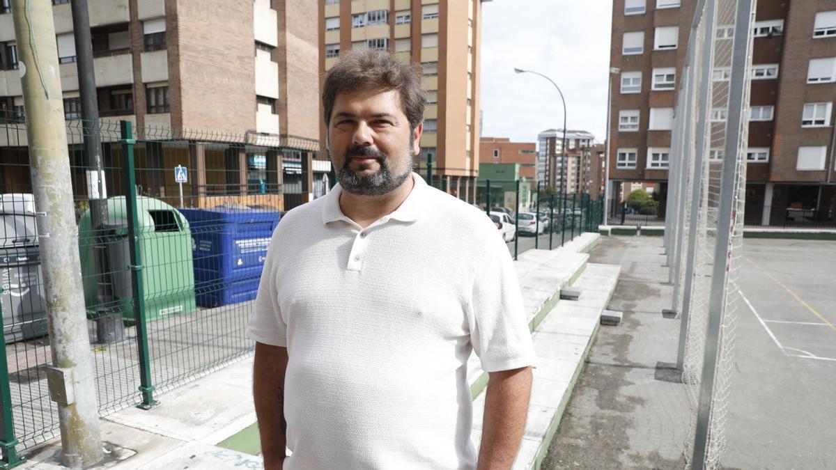 Miguel Ángel Barrio, en la calle Valdés Salas.