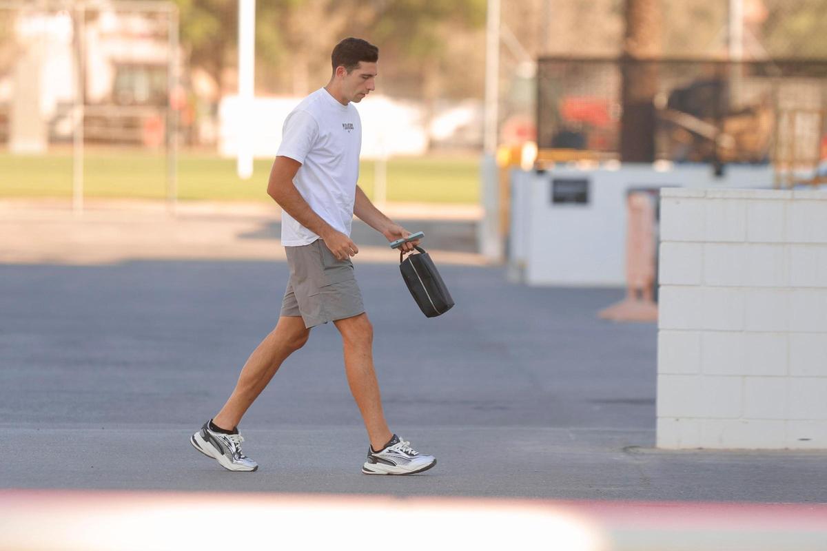 La plantilla del Valencia llega a la ciudad deportiva de Paterna para iniciar la pretemporada