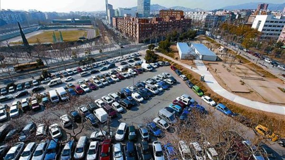 Solar en el barrio de la Prosperitat, en Nou Barris, donde el nuevo gobierno proyecta una «isla autosuficiente».