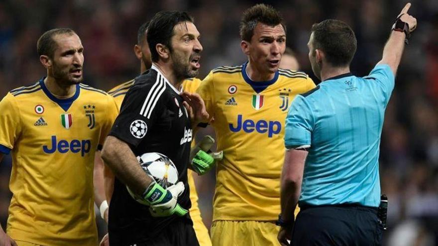 Tres partidos de sanción a Buffon por la bronca del penalti del Madrid-Juve