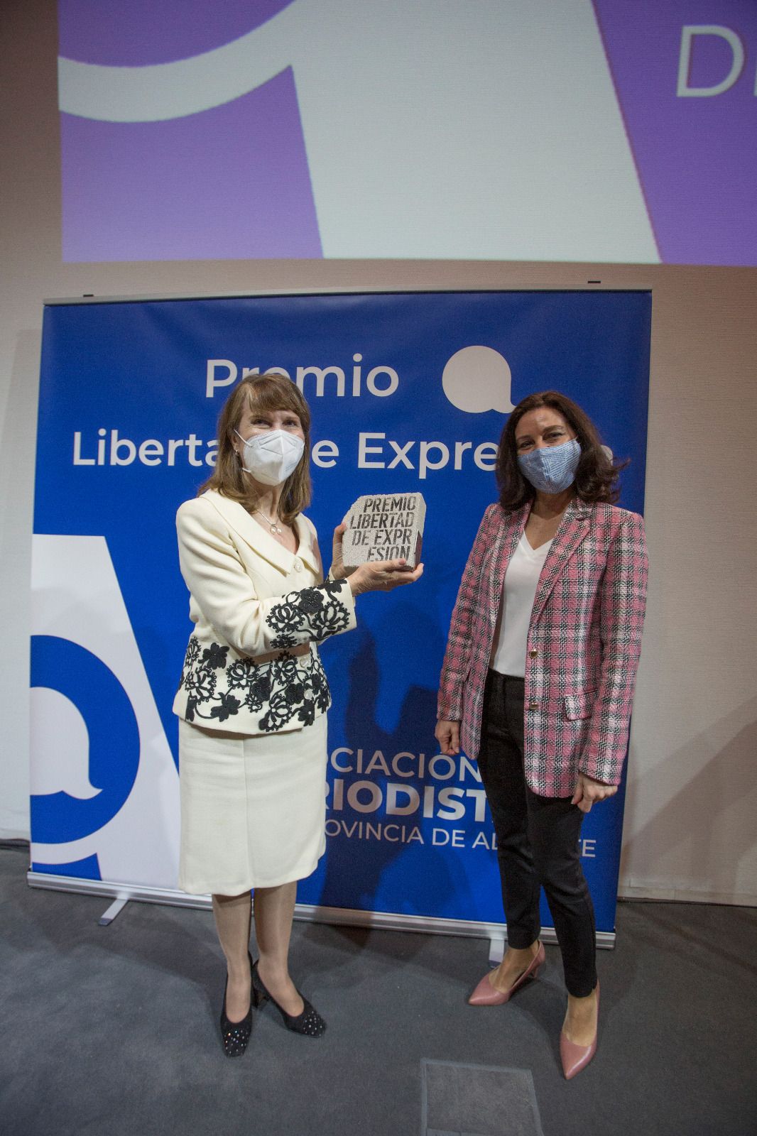 La Asociación de Prensa de Alicante entrega el IV Premio Libertad de Expresión a Asunción Valdés