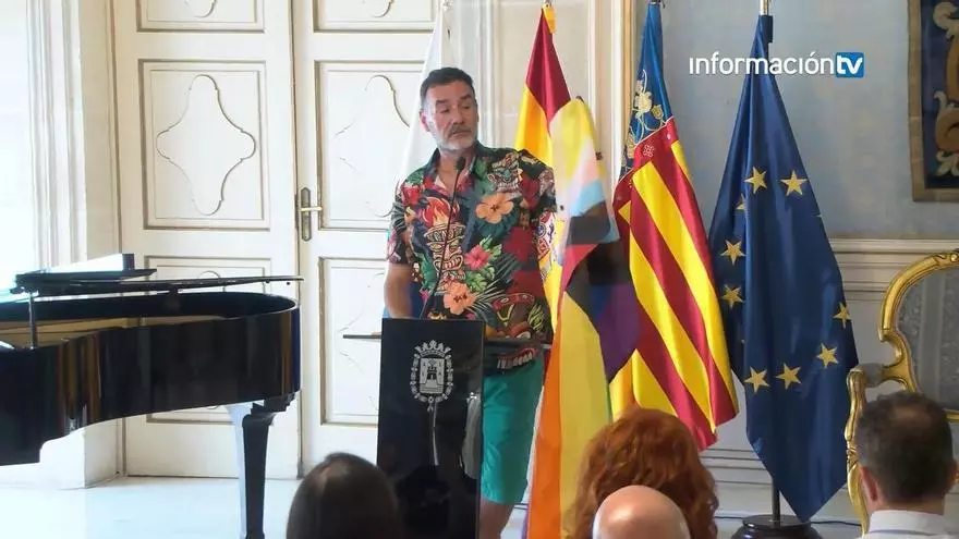 El mensaje del colectivo LGTBIQ+ a los políticos alicantinos: "Esta bandera no es vuestra"