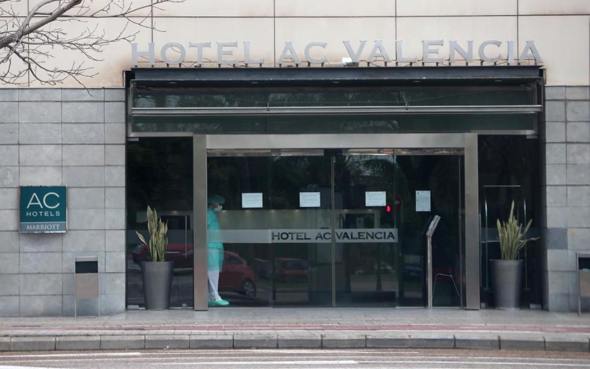 Los pacientes leves de la COVID-19 pasan su cuarentena en hoteles