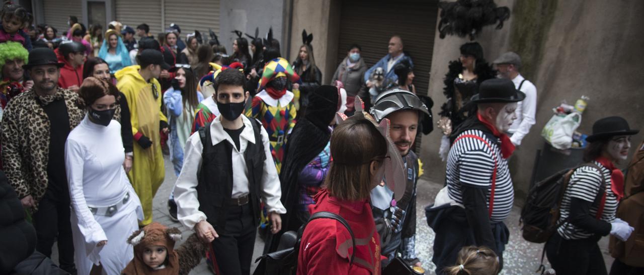 Rua de disfresses del Carnaval de Sallent, l'any passat