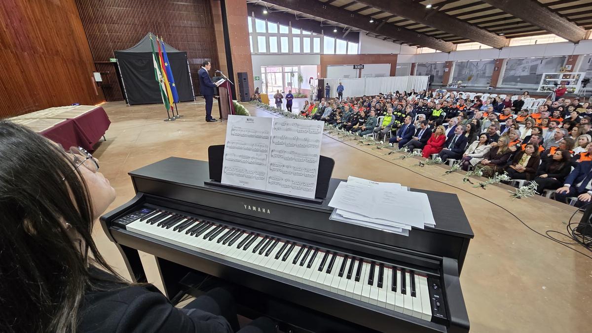 Adamuz homenajea a los héroes de la tragedia