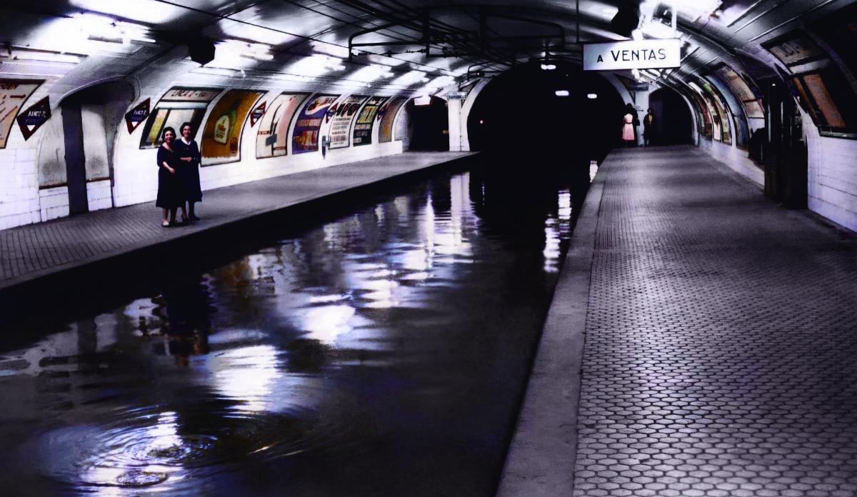 La estación de metro de Banco de España inundada por las fuertes lluvias en agosto de 1959.