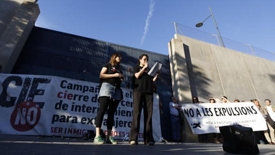 Cinco años de protestas contra el CIE de Zapadores