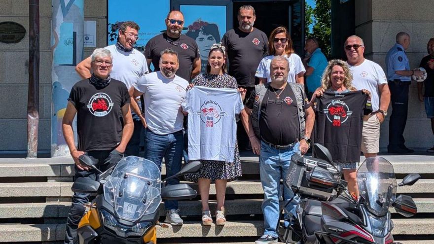 La visita del regidor de Gondomar y sus compañeros moteros a Moaña