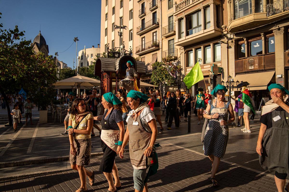 La 35a edició de la Festa Major Alternativa de Manresa arrenca amb l'estrena de la geganta Sibil·la