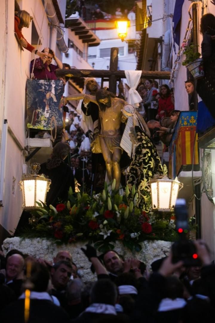 Alicante se vuelca con la procesión de Santa Cruz