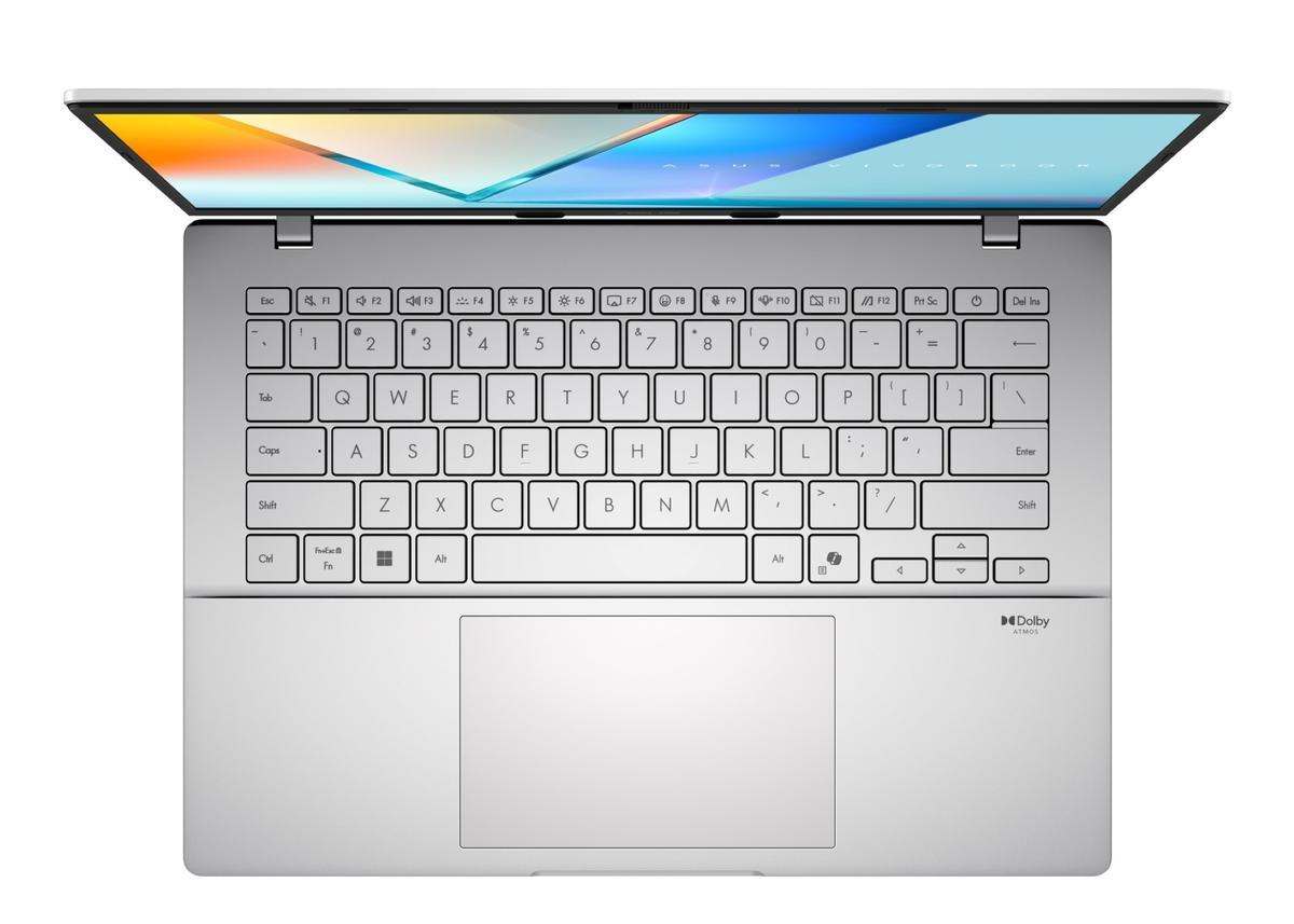 Dimensiones compactas, peso ligero y teclado retroiluminado.