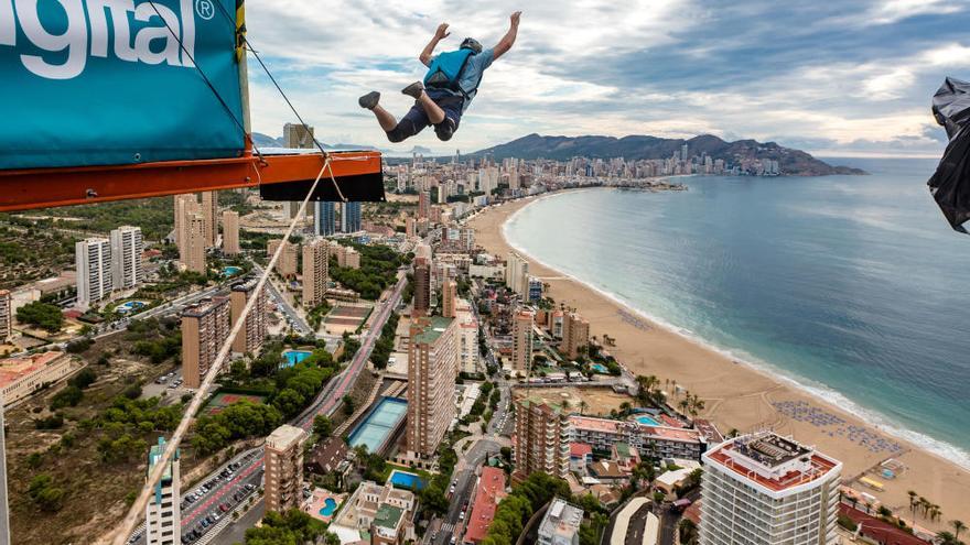Salto base desde el hotel Bali de Benidorm