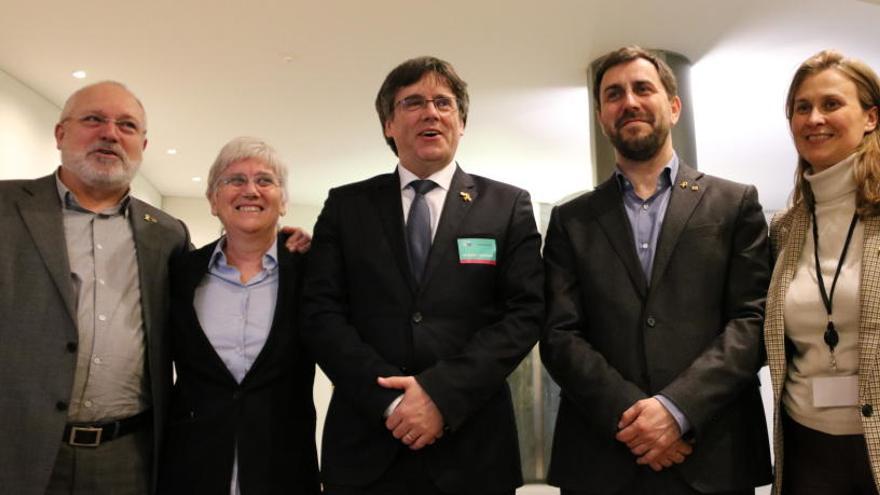 Puigdemont amb els exconsellers Puig, Ponsatí, Comín i Meritxell Serret a l&#039;Eurocambra