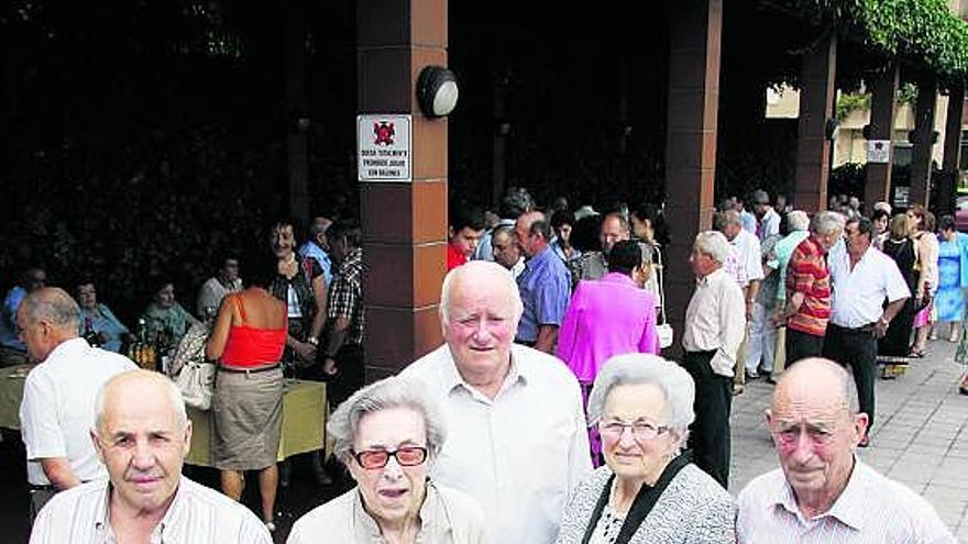 De izquierda a derecha, Bartolomé Posada, Herminia Asela, Laureano Álvarez, Lola Tuya y Luis Junquera.