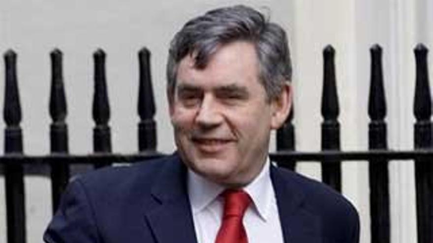 Gordon Brown anuncia su candidatura para suceder a Tony Blair