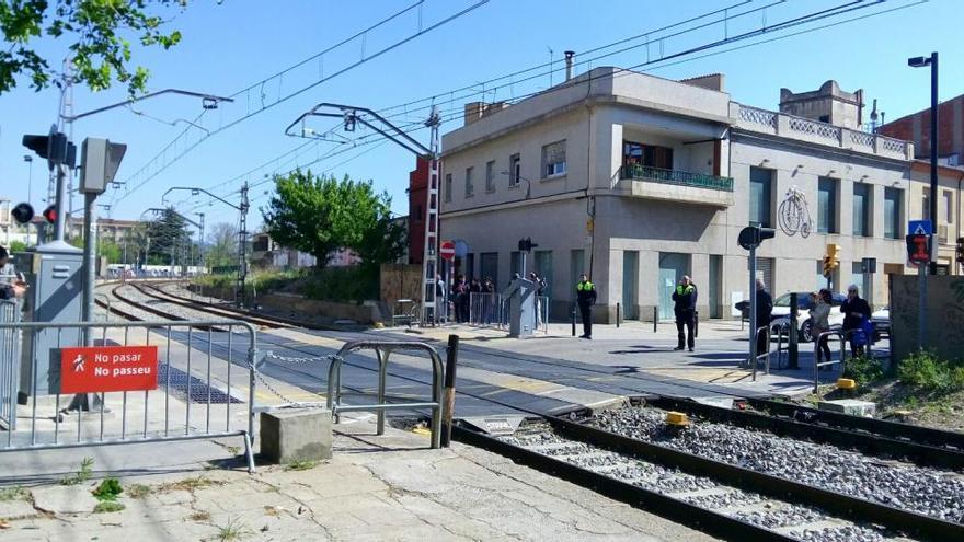 La tramuntana trenca una barrera d&#039;un pas a nivell a Figueres