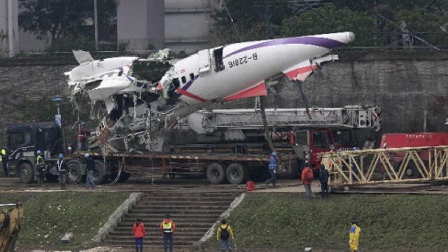 Fallaron los dos motores del avión accidentado en Taiwan