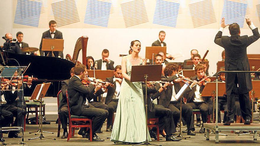 La Orquesta Sinfónica Teatro Castelar, ayer en la actuación que tuvo lugar en El Principal de Alicante.