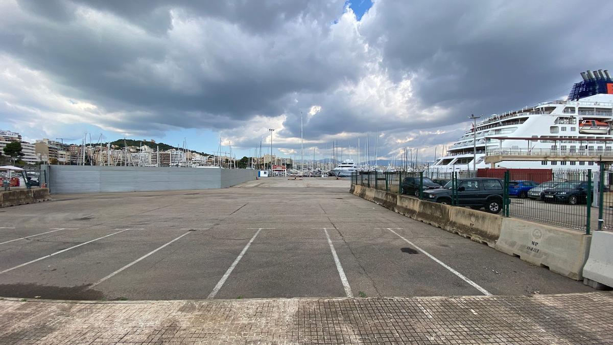 Recinto del Puerto de Palma donde la Delegación del Gobierno levantará de forma inminente los módulos de atención de inmigrantes