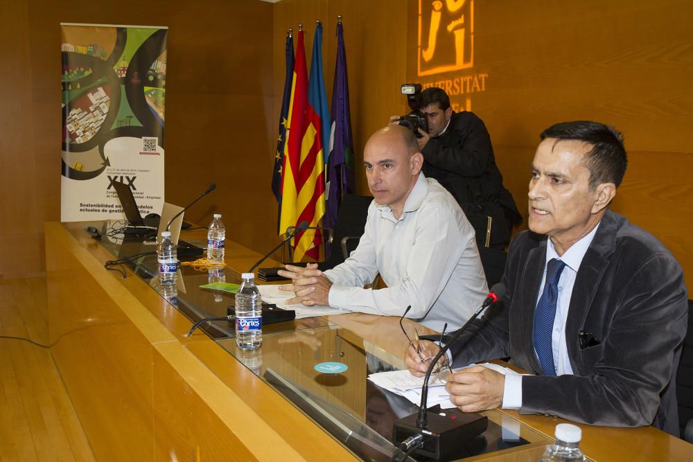 Protesta de los taxistas en Castelló contra Uber