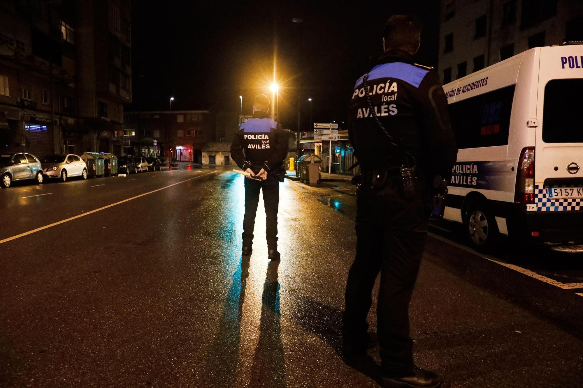 Patrullaje con la Policía Local de Avilés en la primera noche del estado de alarma