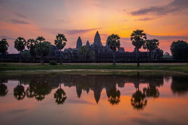 El atardecer sobre Angkor Wat en Camboya