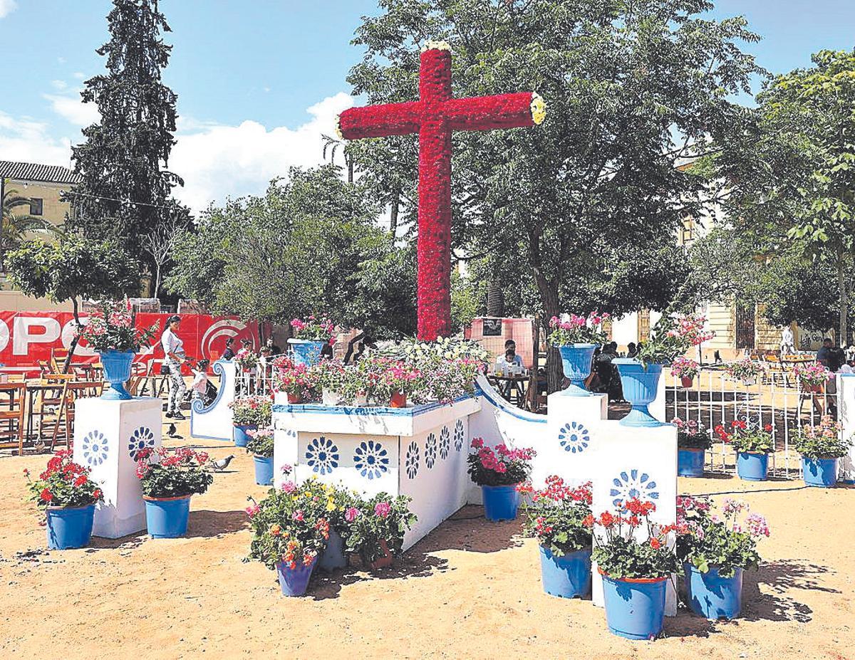 Cruz de la Merced, situada en los jardines del Músico Pedro Gámez Laserna