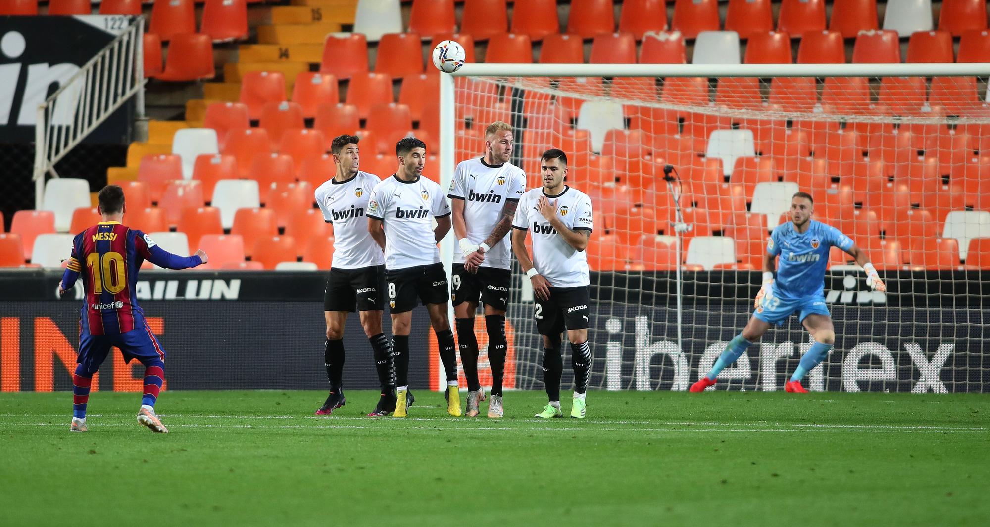 Todas las imágenes del partido entre el Valencia CF y el Barcelona