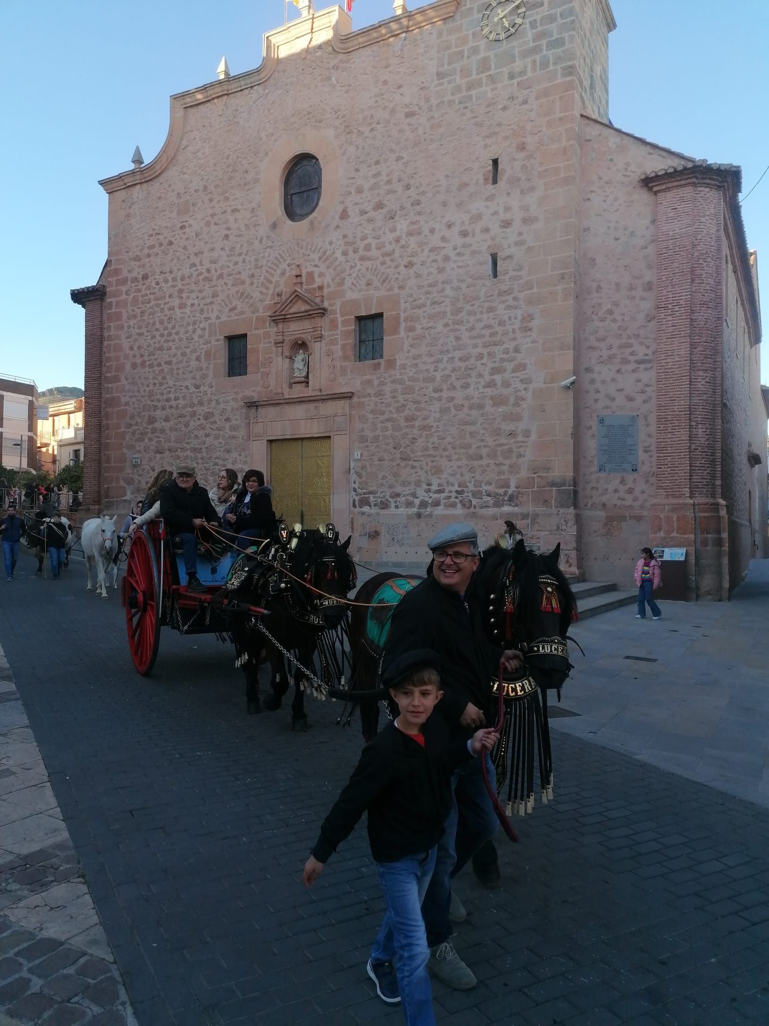 La Vall recupera su multitudinario pasacalle de Sant Antoni