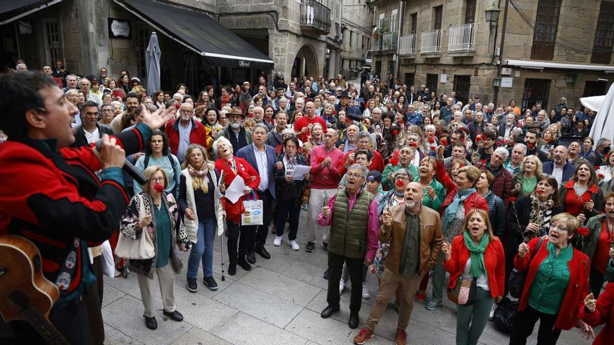 Cantata comunal de “Grândola, Vila Morena” para celebrar el 25 de abril  | GUSTAVO SANTOS