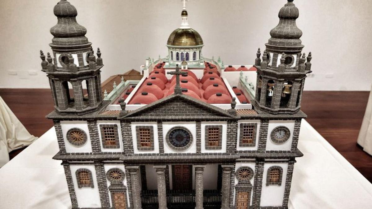 Catedral de La Laguna. En lel templo están incluidas representaciones de las vidrieras, las bóvedas o el cimborrio. Es una obra de 1,75 por 1,3 metros. En lel templo están incluidas representaciones de las vidrieras, las bóvedas o el cimborrio. Es una obra de 1,75 por 1,3 metros. 