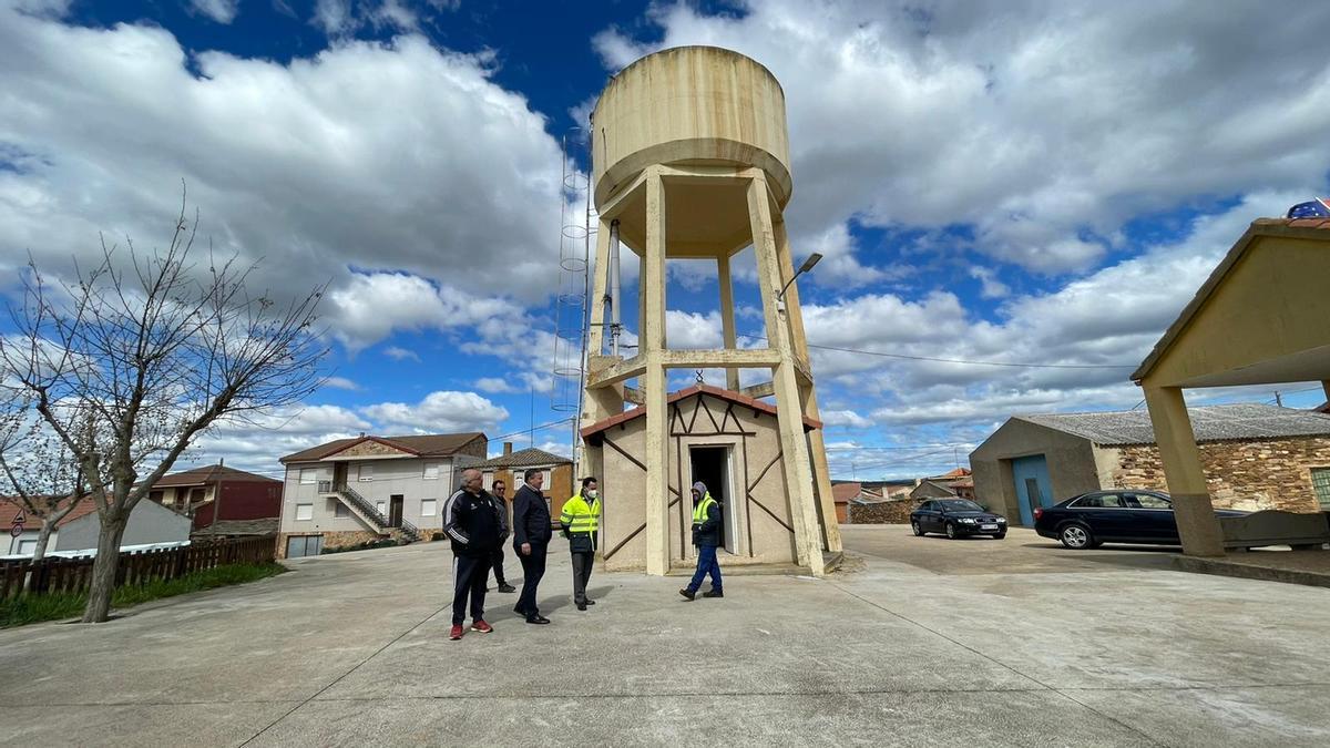 Visita a las obras en el depósito de Santa Eufemia del Barco