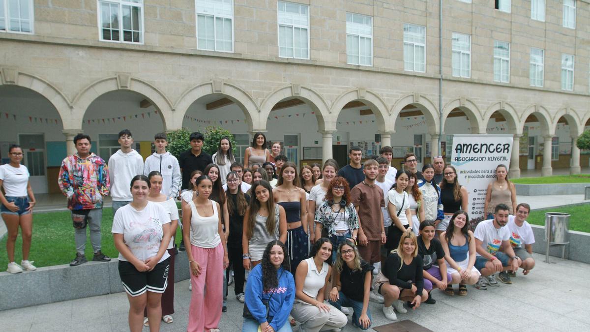 Monitores voluntarioas del campamento urbano