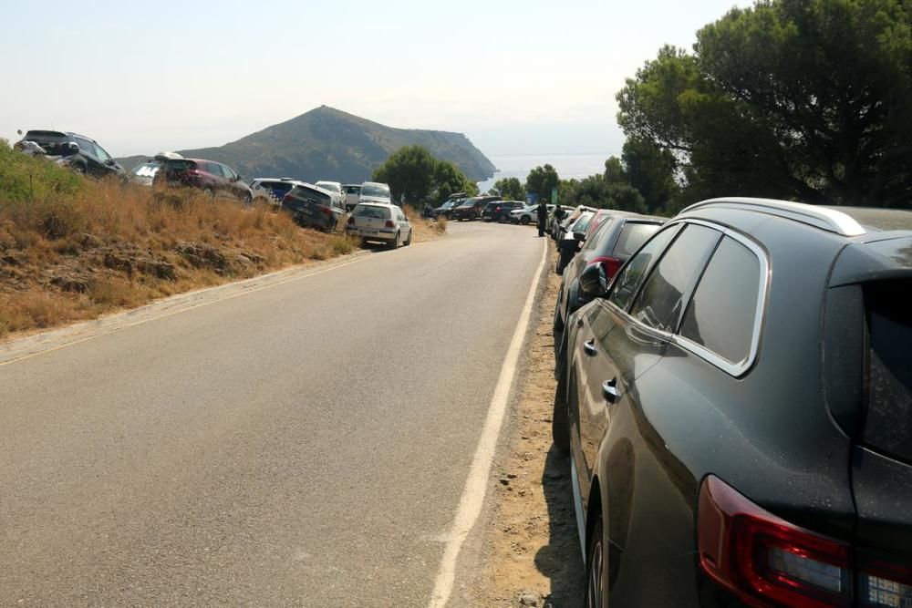 Vehicles mal aparcats i col·lapse als accessos al Cap de Creus