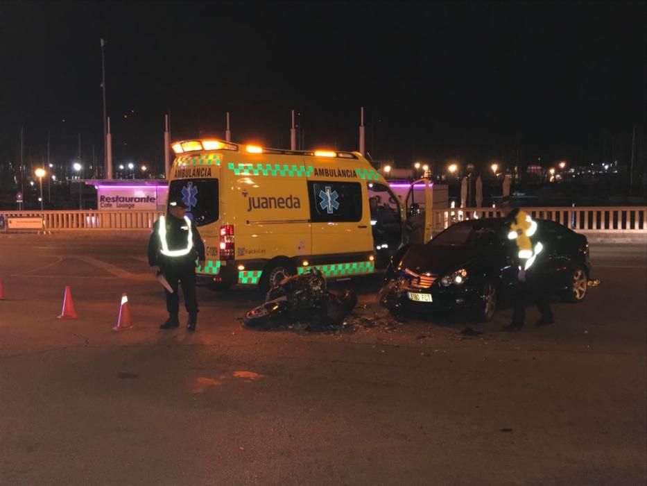 Muere un motorista en una colisión con un coche en el paseo marítimo de Palma