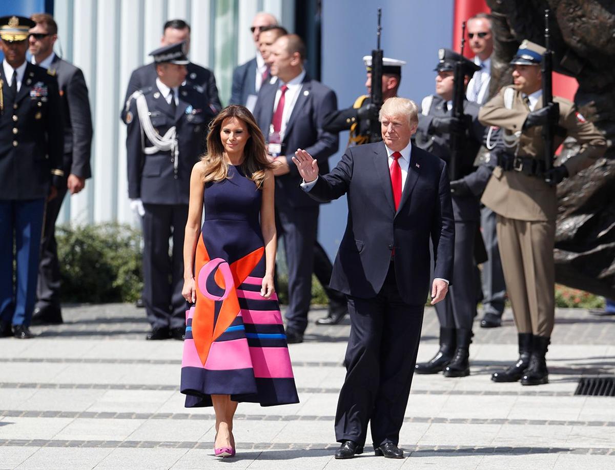 Melania Trump, de Delpozo, junto a su marido Donald Trump