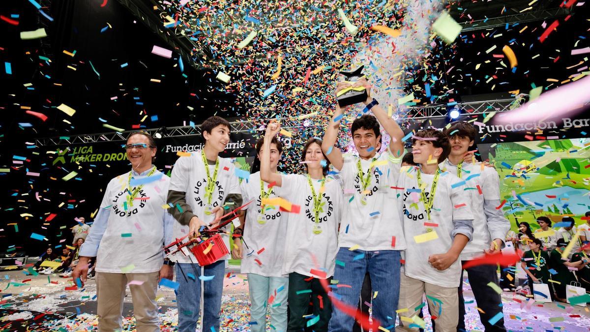 Alumnos premiados en la liga Maker Dron, hoy.