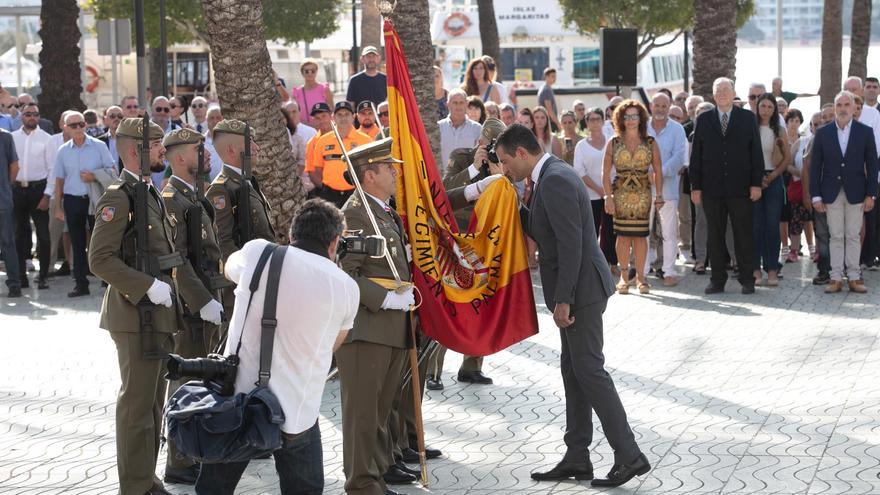 Todas las imágenes de la jura de bandera civil en Sant Antoni