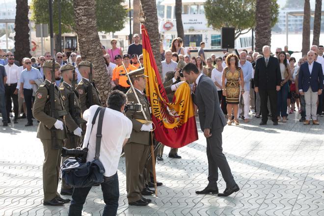 Todas las imágenes de la jura de bandera civil en Sant Antoni