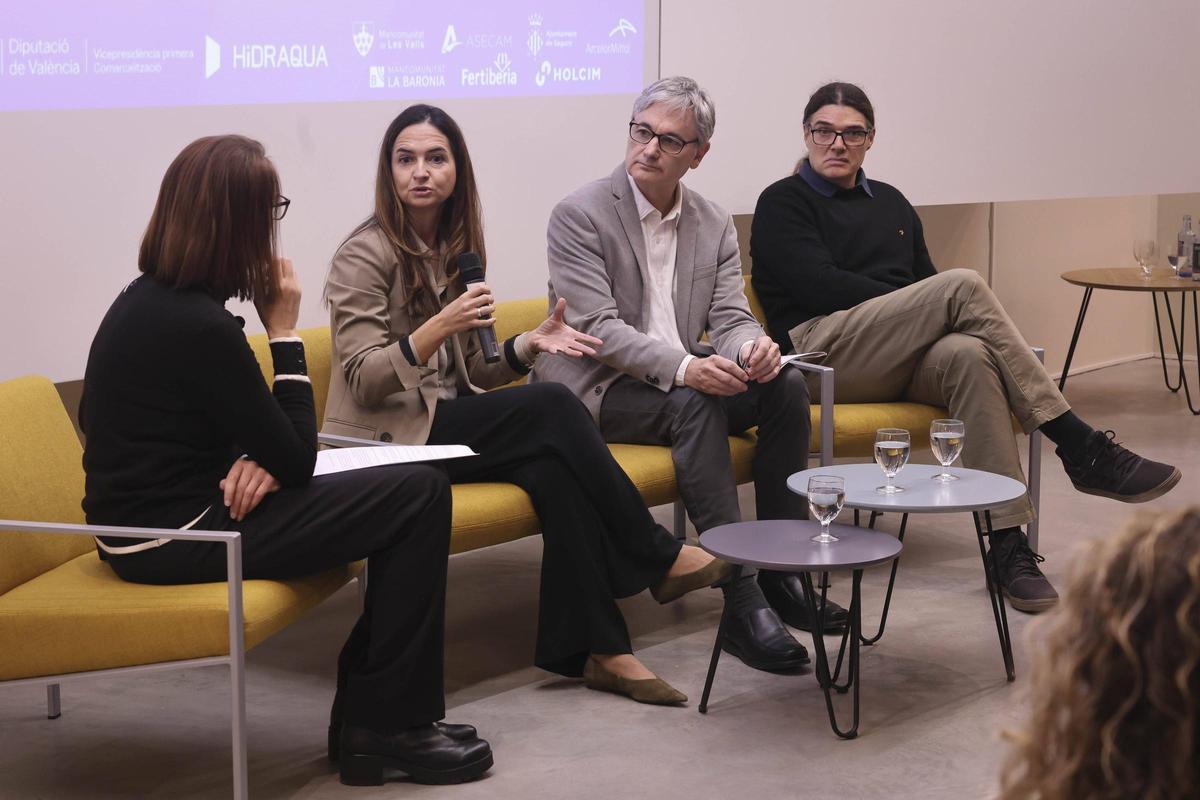 Segunda mesa de diálogo del foro.