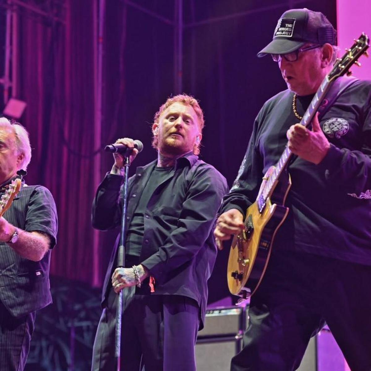 Los himnos punk de Sex Pistols dan un golpe de estado en el Rock Fest