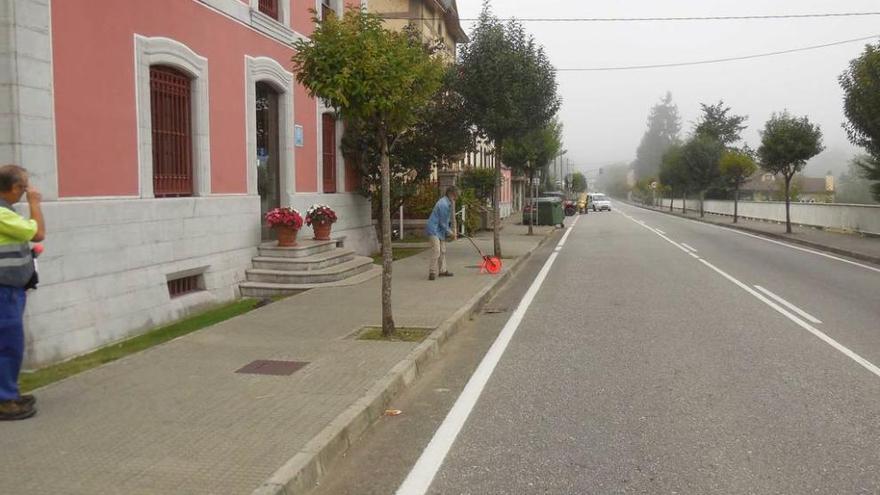 Fomento accede a pintar un paso de peatones en Prestín