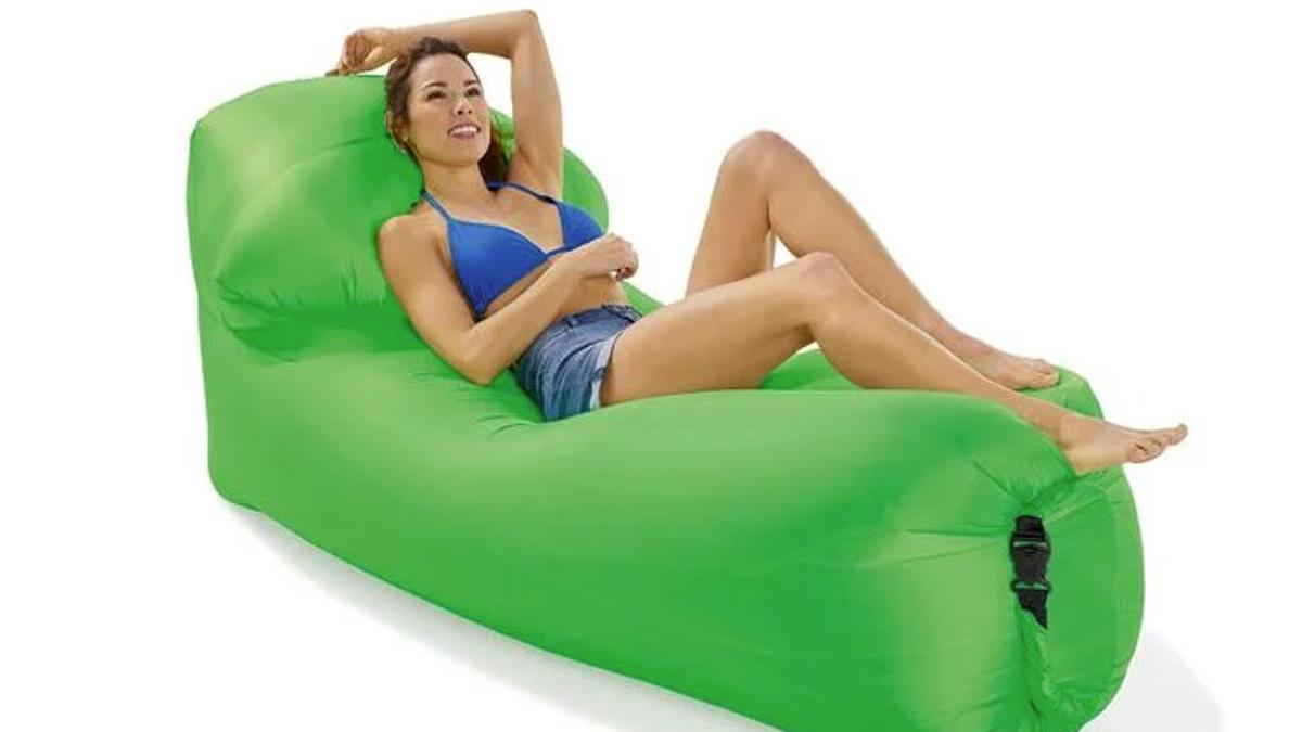 El sofá más buscado del verano es inflable, cuesta 16,99 euros y te lo  puedes llevar a la playa - Woman