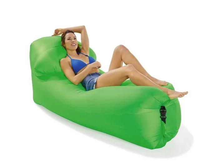 Sofá alargado inflable de Lidl en color verde