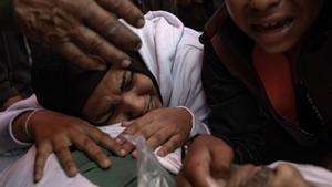 Una nova onada  de bombardejos  israelians causa més de 100 morts a Gaza