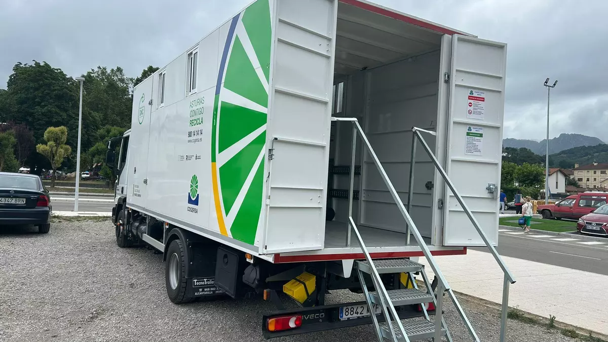 Laviana, de los concejos que más reciclan en el punto limpio móvil de Cogersa