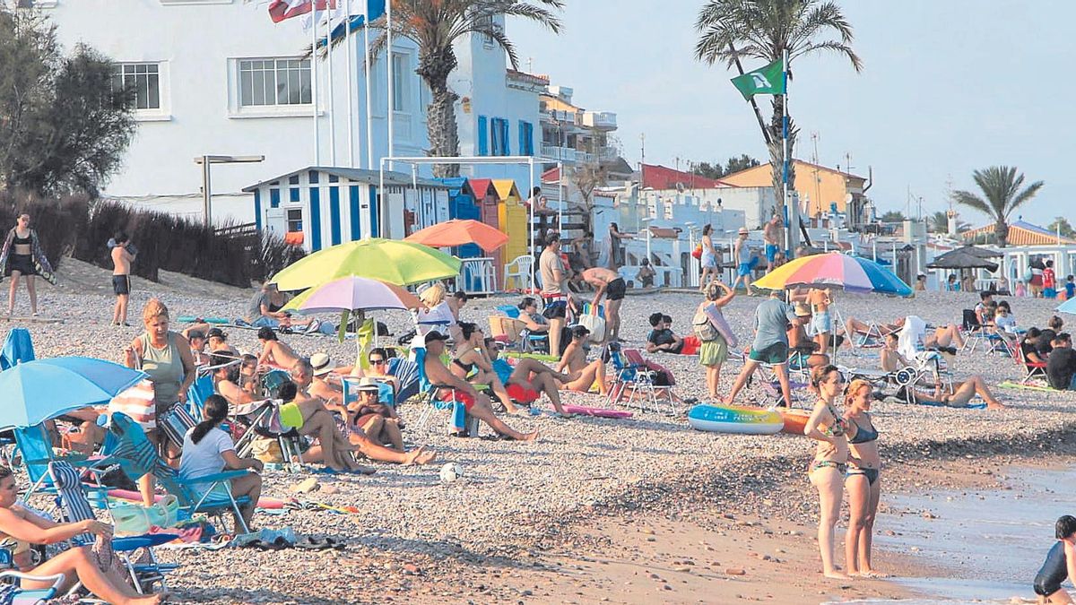 La playa del Grao lleva más de tres décadas obteniendo este galardón, gracias al trabajo de todo el año.